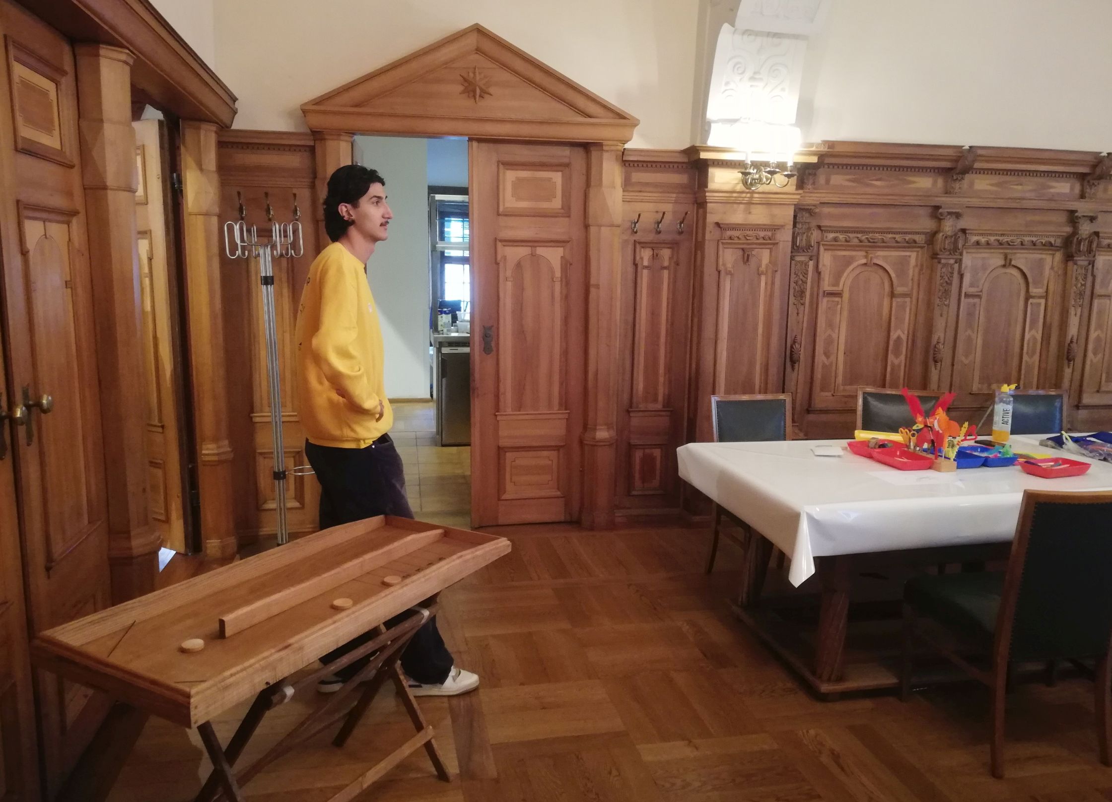 Basteltisch und Spiel im Rathaus Esslingen